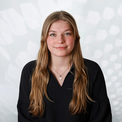 Porträt von Frau Elea Rauh, Technische Leitung bei SF Gebäudereinigung GmbH