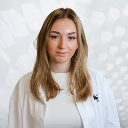 Porträt von Frau Samira Machek, Anmeldung bei SF Gebäudereinigung GmbH in Hof