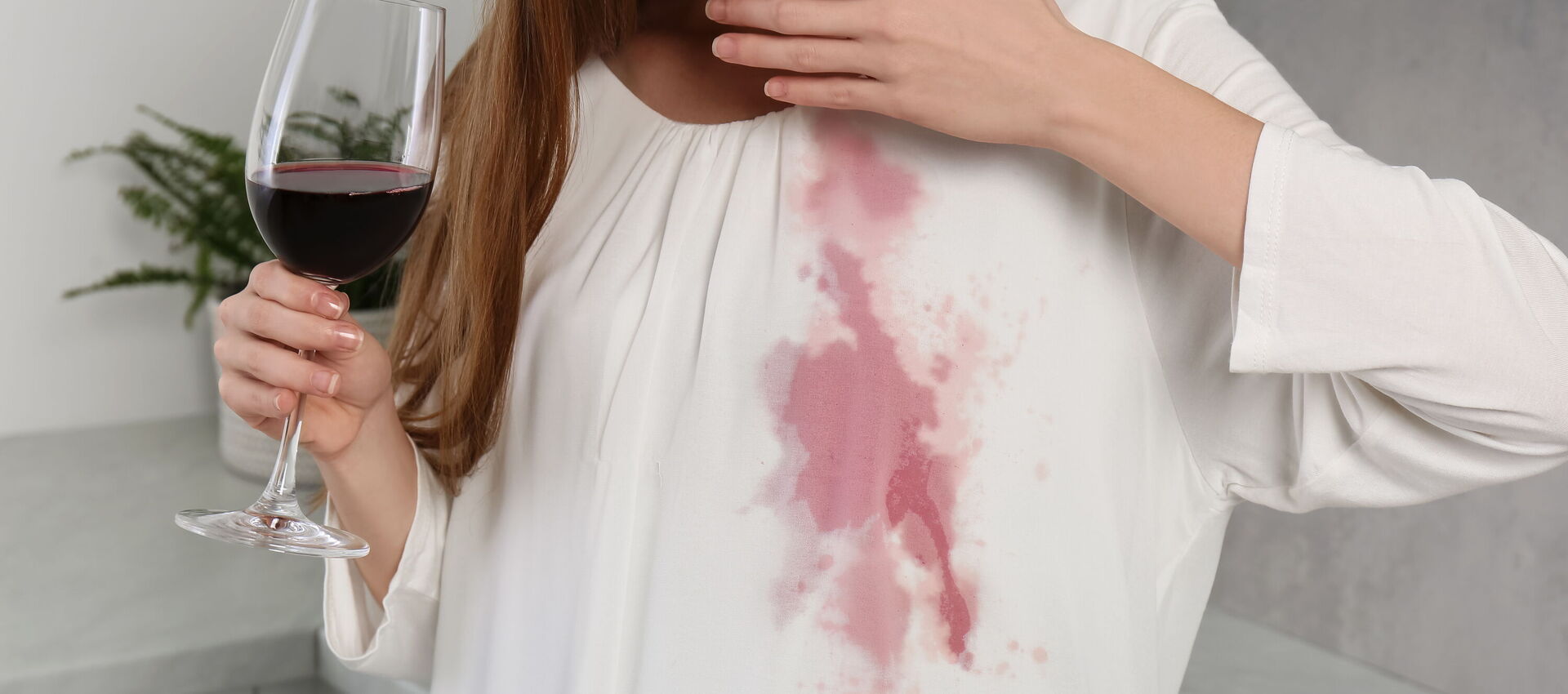 Glühweinflecken aus Kleidung entfernen